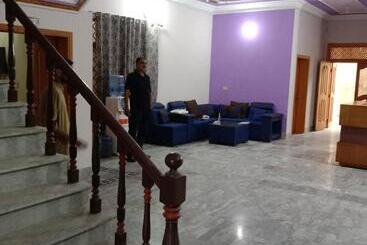 호텔 Royal Luxury Multan