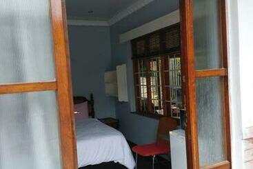 膳宿费 Luvuyos Guest House Pmb