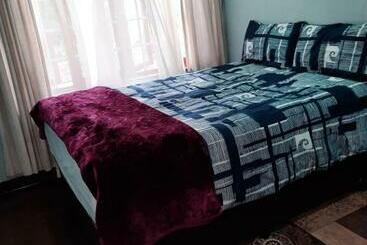 膳宿费 Luvuyos Guest House Pmb