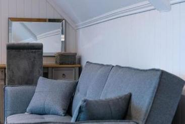 The Three Crowns B&b