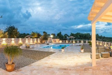 田舎風ホテル Agritrulli