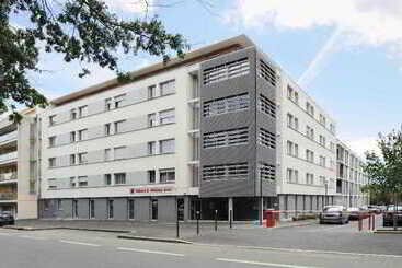 هتل Séjours & Affaires Rennes Villa Camilla