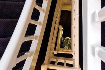 Un Hotel Sur Le Port