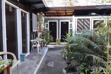 Общежитие Villa Evergreen Restaurant And Rooms