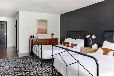 호텔 Wimberley Inn & Bar