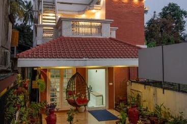 펜션 Adams Cottage Kochi