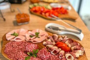 펜션 Eden By The Mountain