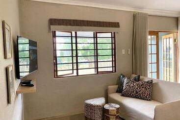 Пансион Fever Tree Guesthouse