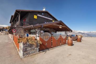 ホテル Albergo Ristorante Dosso Alto