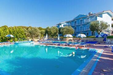 Filoxenia Apartments & Studios