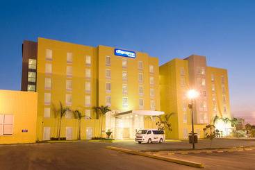 فندق City Express By Marriott Lazaro Cardenas