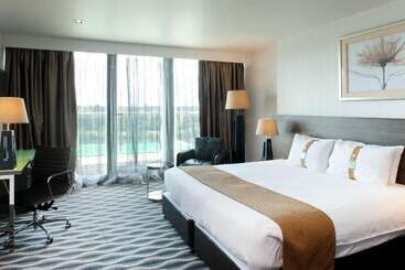ホテル Crowne Plaza London   Kingston By Ihg