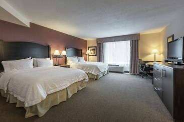 هتل Hampton Inn & Suites By Hilton Moncton