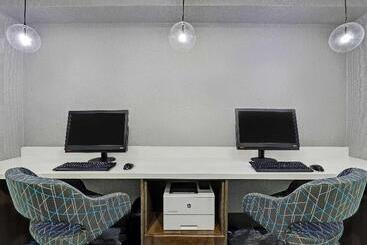 فندق Homewood Suites London Ontario