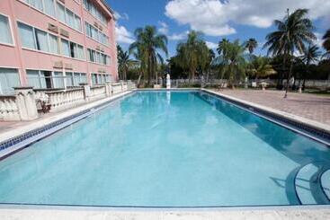 فندق Miami Gardens Inn & Suites