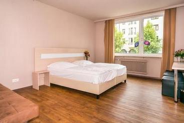 בית מלון כפרי Smart Stay Hostel Munich City