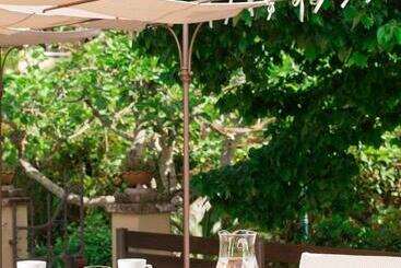 Отель Spiti Prifti