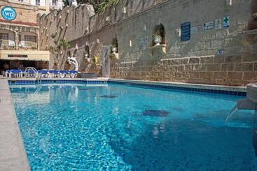 هتل آپارتمان White Dolphin Complex