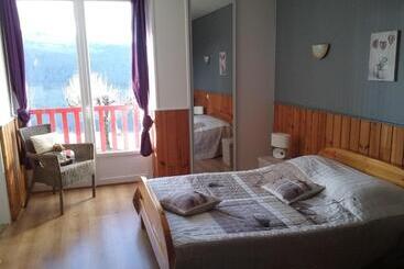 ユースホステル Auberge Du Col De Neronne