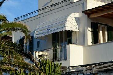 مبيت وإفطار Casa Baia Luna