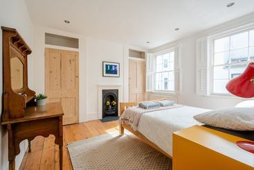 Beach House Moments From Margate Old Town & Beach