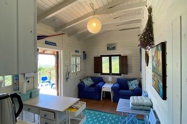 Beautiful 2 Bed Room Cottage With Seaview/ Garden