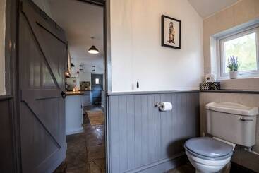 Woodpecker Cottage   Sheepswalk Farm