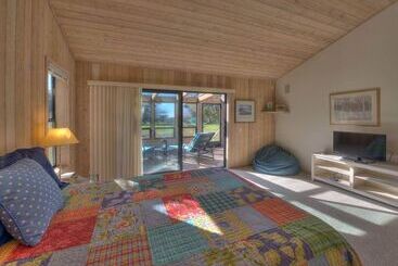 קוטג'' Cypress Meadows