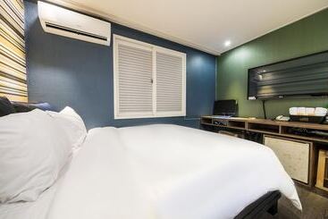 مُتل Busan Deokcheon Coco