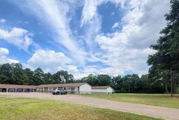 汽车旅馆  Clear Lakes Inn