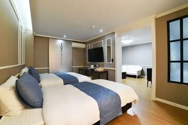 Мотель Yeosu Shilla E Stay