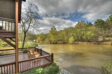 بيت ريفى River S Bear Lair