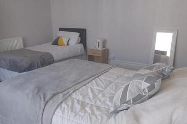 민박 Tudor Lodge  Redcar Beach