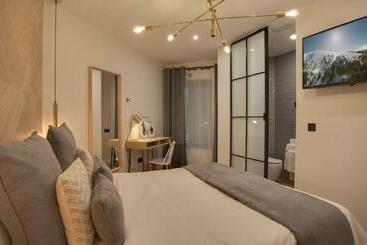 مسافرخانه Suites You Soho