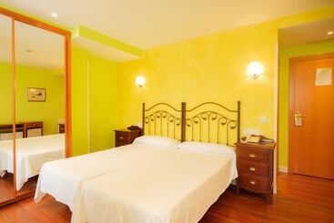 هتل Playa De Luanco