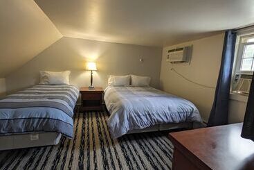 Perry S Motel And Cottages