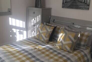 Rose Cottage Captivating 1 Bed Cottage In Bangor