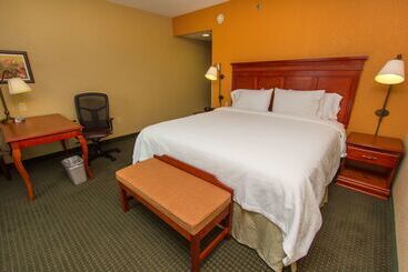 Отель Hampton Inn By Hilton Guadalajara Aeropuerto