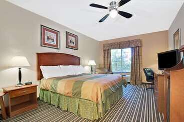 Отель Super 8 By Wyndham Austin/airport South