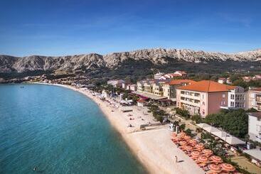 ホテル Valamar Villa Adria