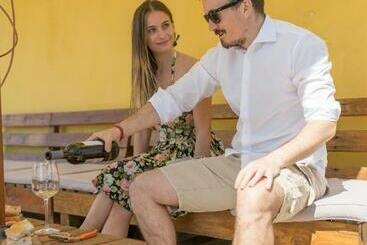 膳宿费 Ara Dei Pre, Terre Marine