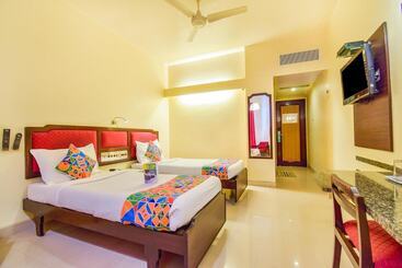 Отель Ashish Plaza