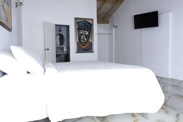 هتل Pulse Suites At Villa Ronai