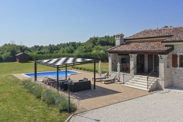 Сельский дом Villa With Private Pool In Istria, Quiet Location, Large Garden, Terrace, Bbq