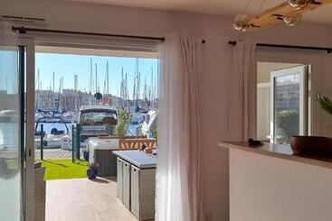 בית מלון כפרי Cap Saint Martin Marina