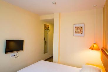 هتل Home Inn Beijing Shuangjing