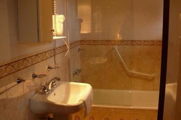 هتل Hosteria & Spa Plaza Esquel