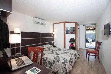 هتل Hôtel Le Relais De Trans