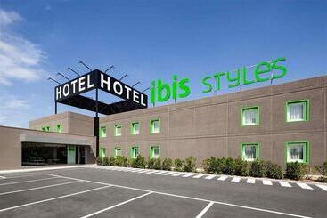 בית מלון כפרי Ibis Styles Lleida Torrefarrera