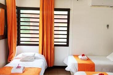 هتل Oasis De Kiamu